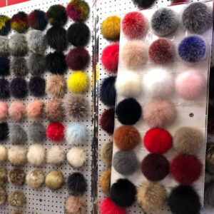 Pompon z futra naturalnego lisa na czapkę