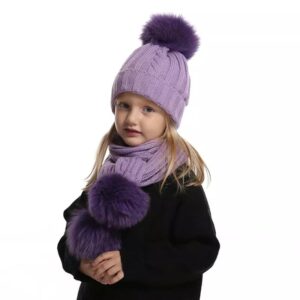 Zestaw dziecięcy zimowy szalik oraz czapka z naturalnymi pomponami z lisa w kolorze fioletowym