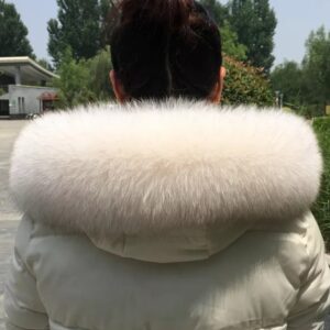 Obszycie futrzane do kaptura z  lisa w kolorze jasnym beżowym długość 75 cm