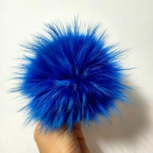 Pompon z futra jenota naturalnego na czapkę