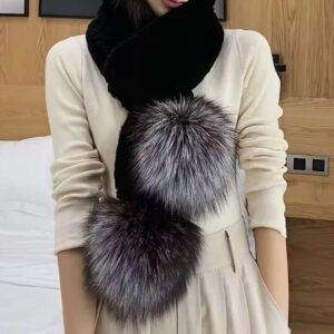 Zimowy szalik damski z pomponami z futra naturalnego lisa